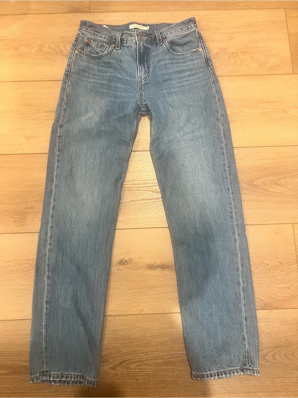 Levi’s Low Pro Straight. Size 26. Wash ‘Go Ahead’. Great condition.